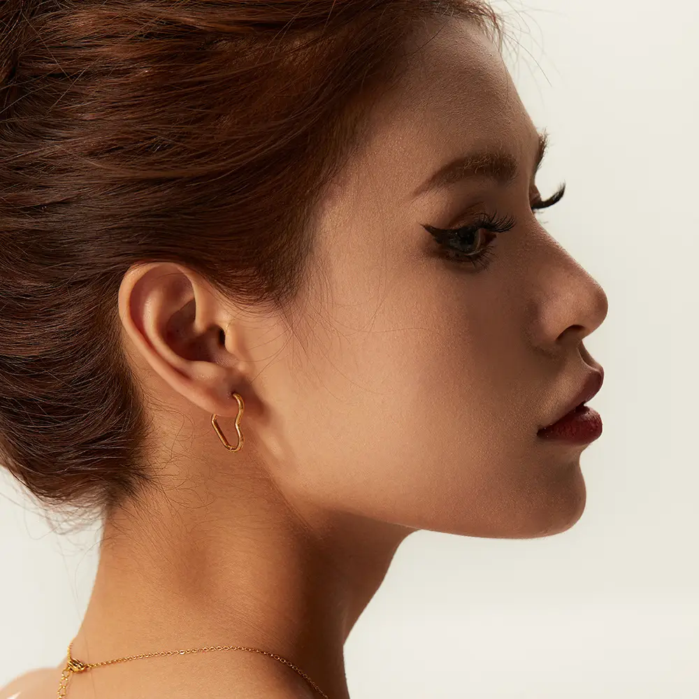 18K Gold Heart Earrings for Women - Image 5