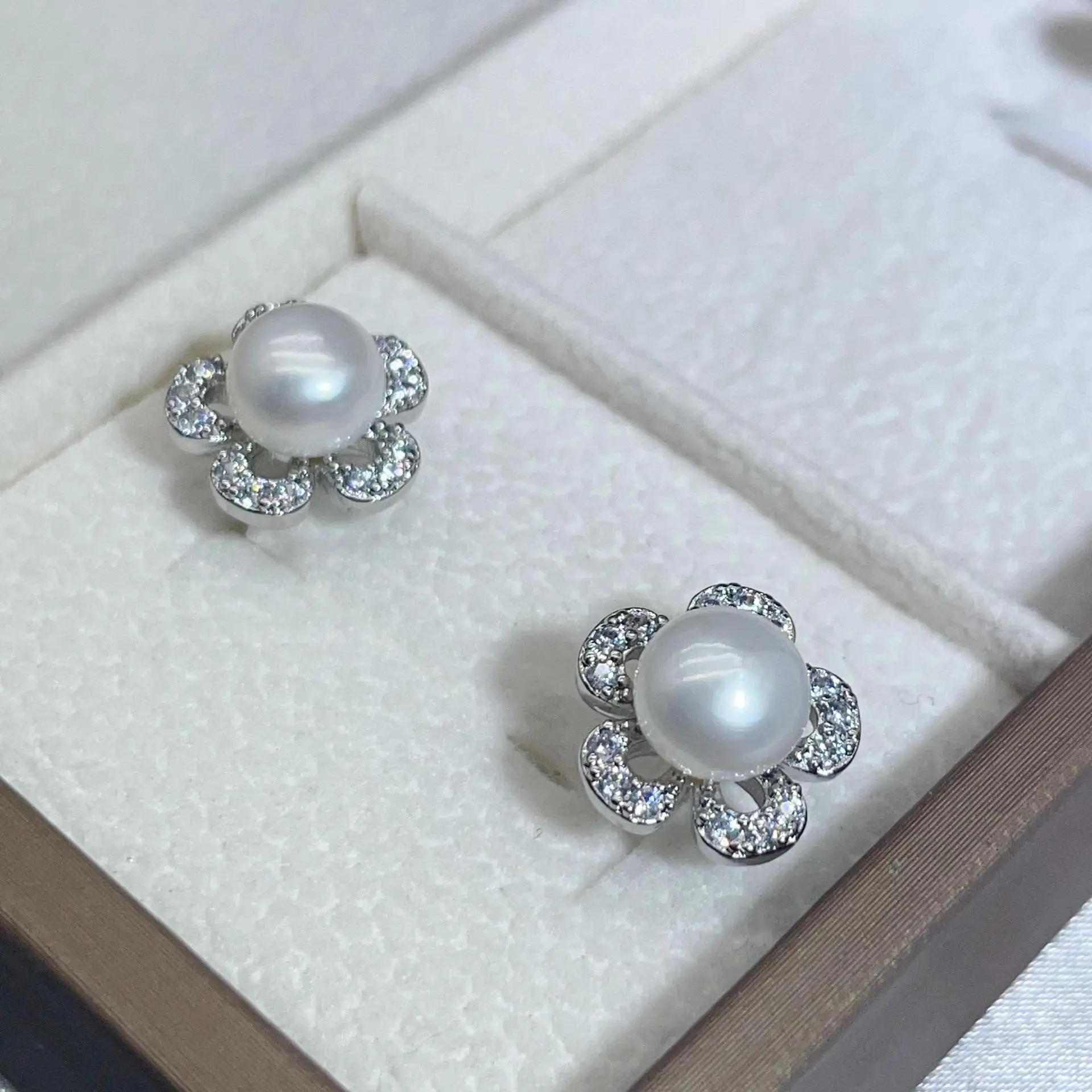 S925 Silver Pearl Flower Earrings with Zircon Accents — feature 14