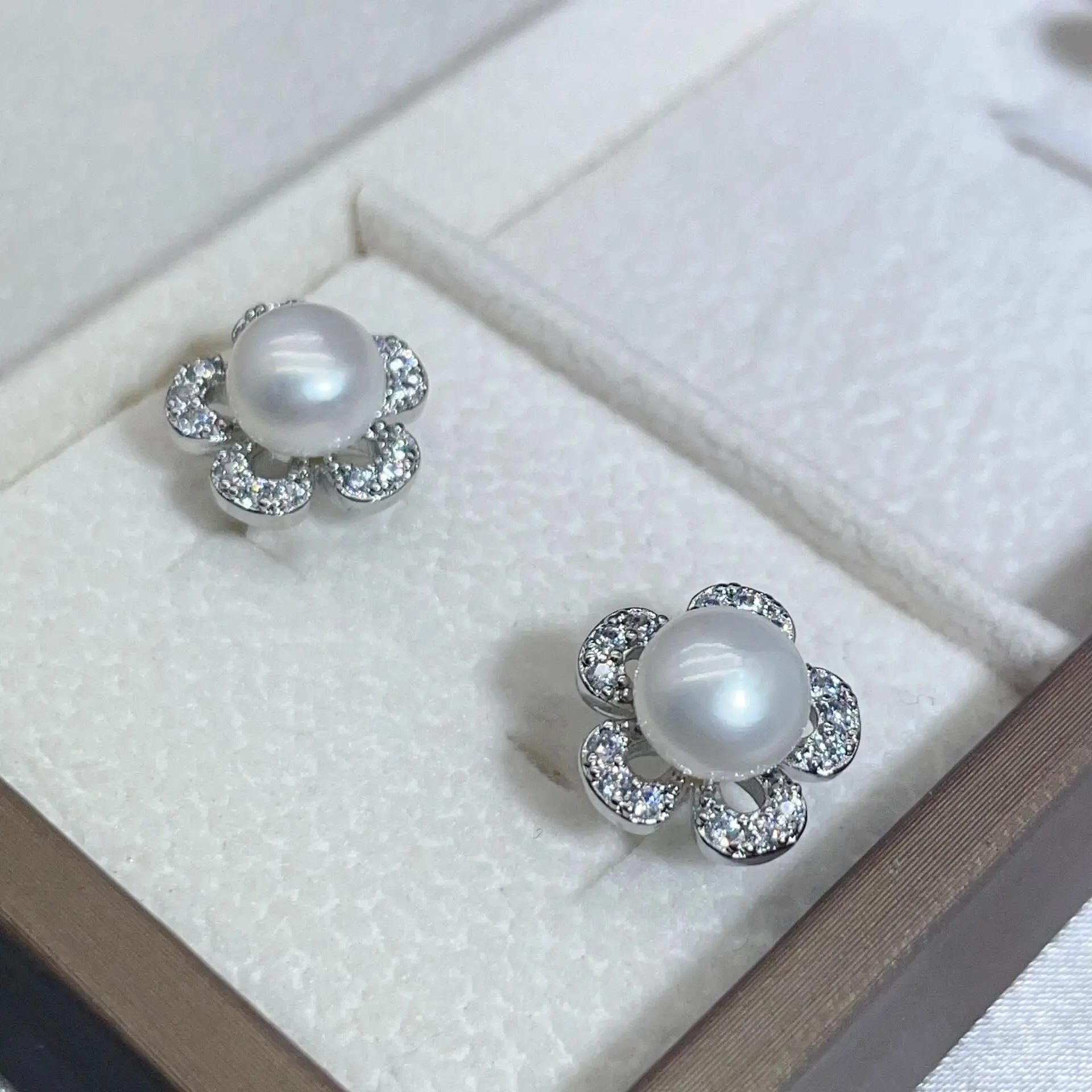 S925 Silver Pearl Flower Earrings with Zircon Accents - Image 3