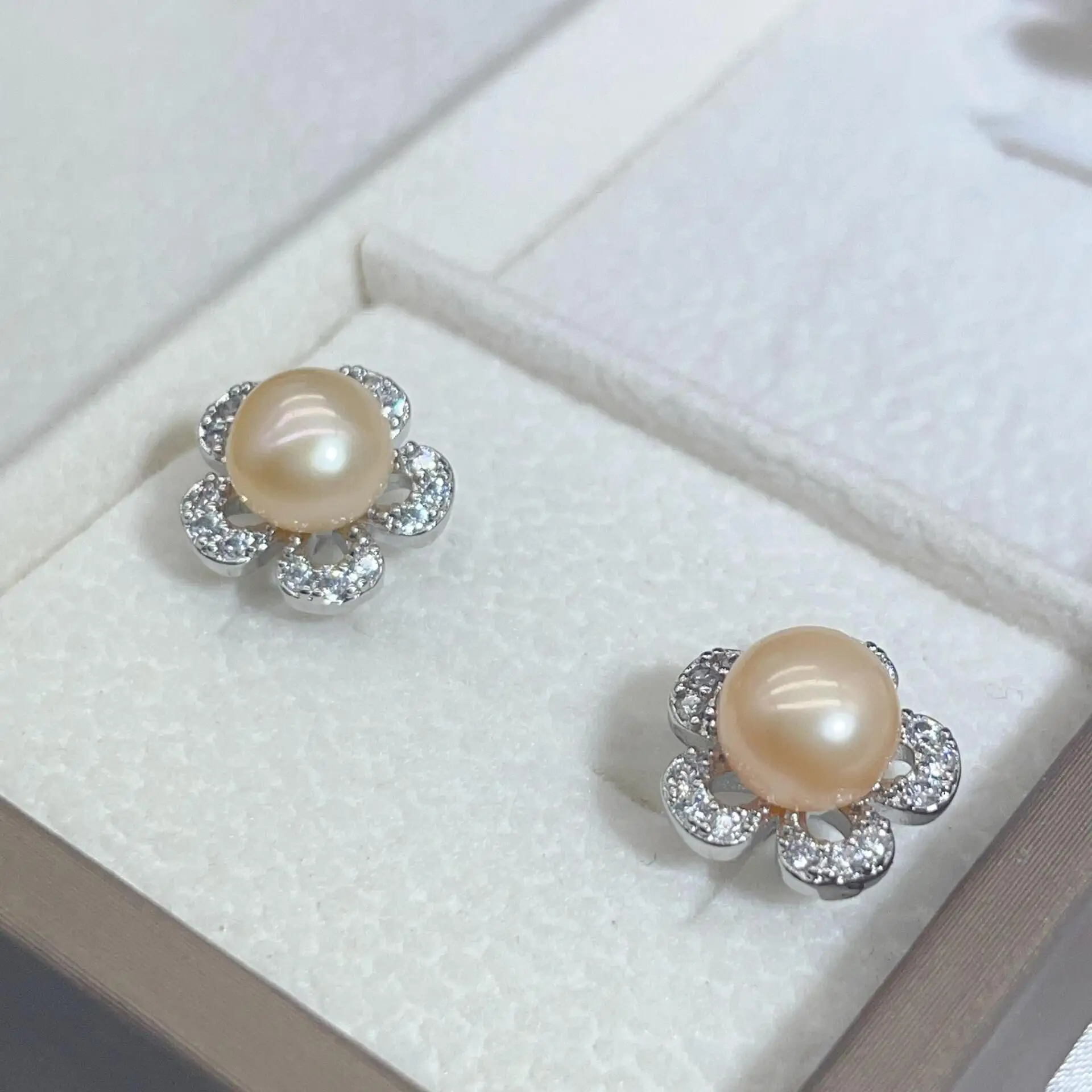 S925 Silver Pearl Flower Earrings with Zircon Accents - Image 4