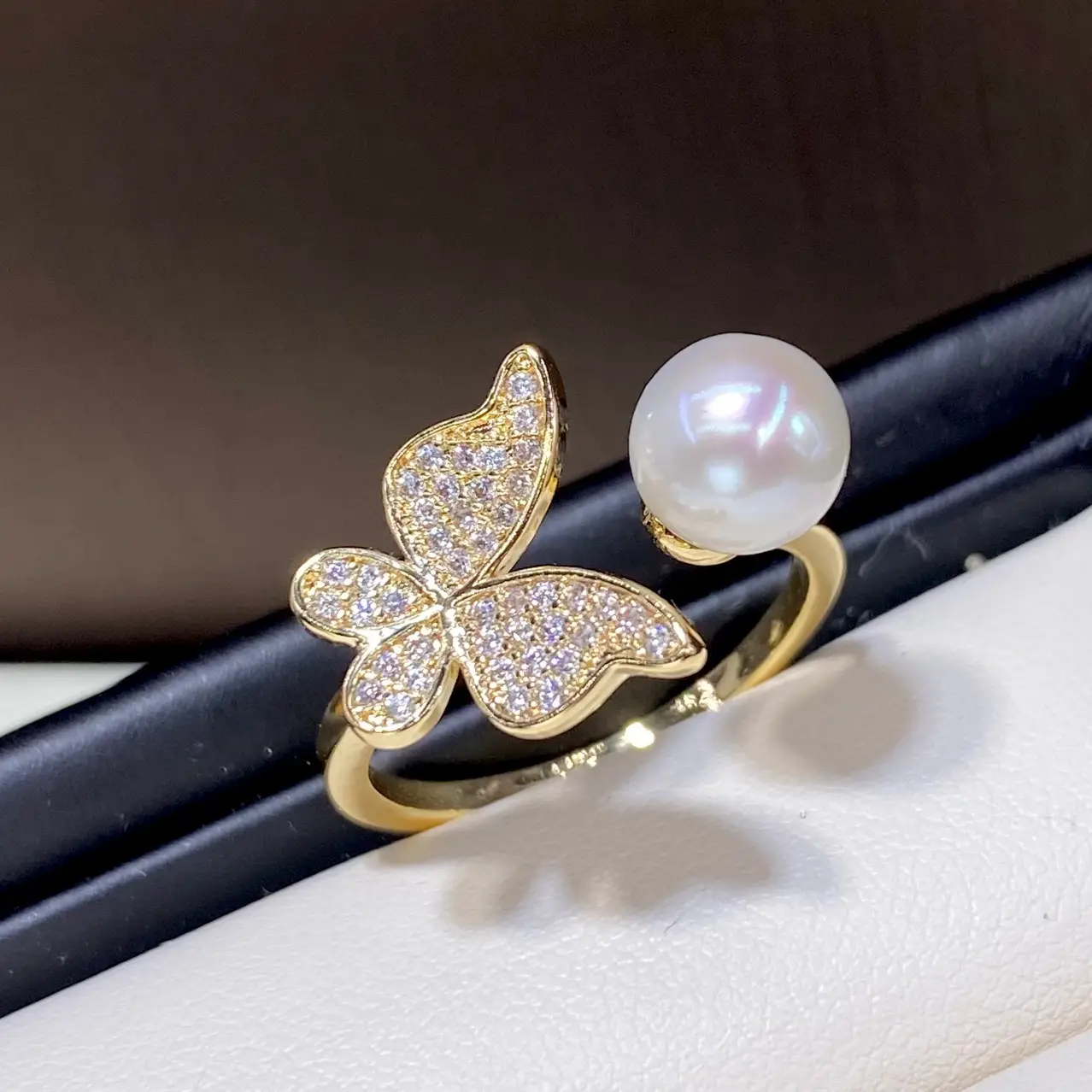 18K Gold Butterfly Pearl Ring with Full Diamond Sparkle - Image 2