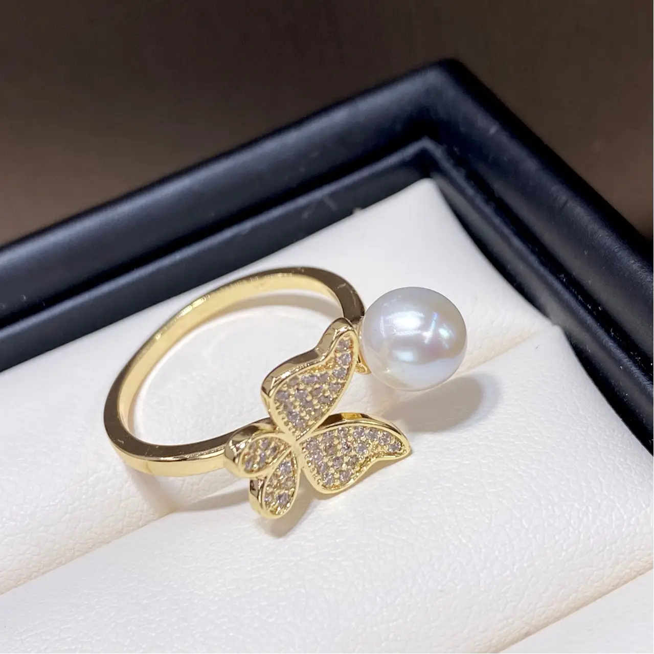 18K Gold Butterfly Pearl Ring with Full Diamond Sparkle - Image 3