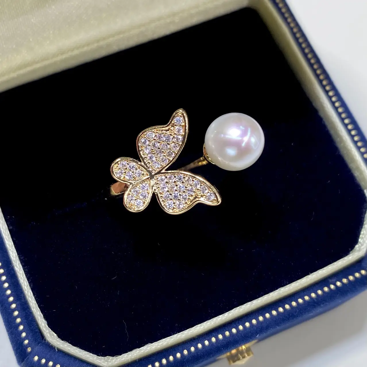 18K Gold Butterfly Pearl Ring with Full Diamond Sparkle - Image 4