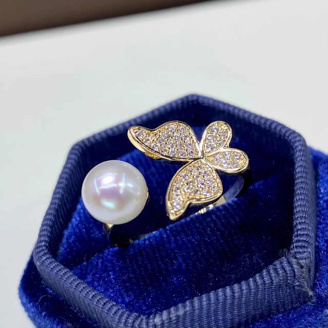 18K Gold Butterfly Pearl Ring with Full Diamond Sparkle - Image 5