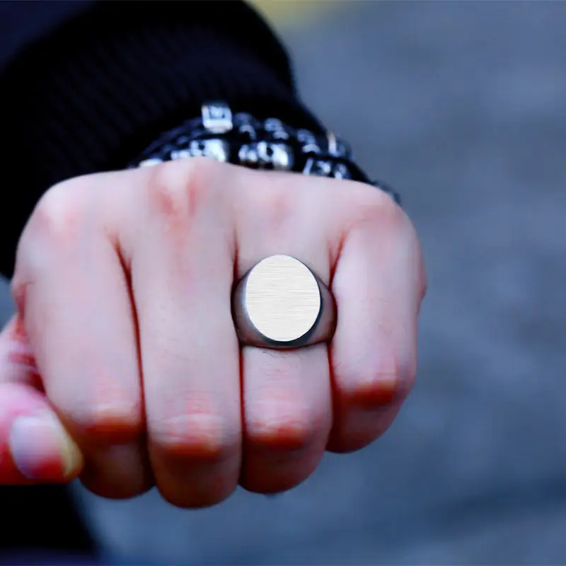 Men's Titanium Steel Ring Gray Retro Design - Image 3
