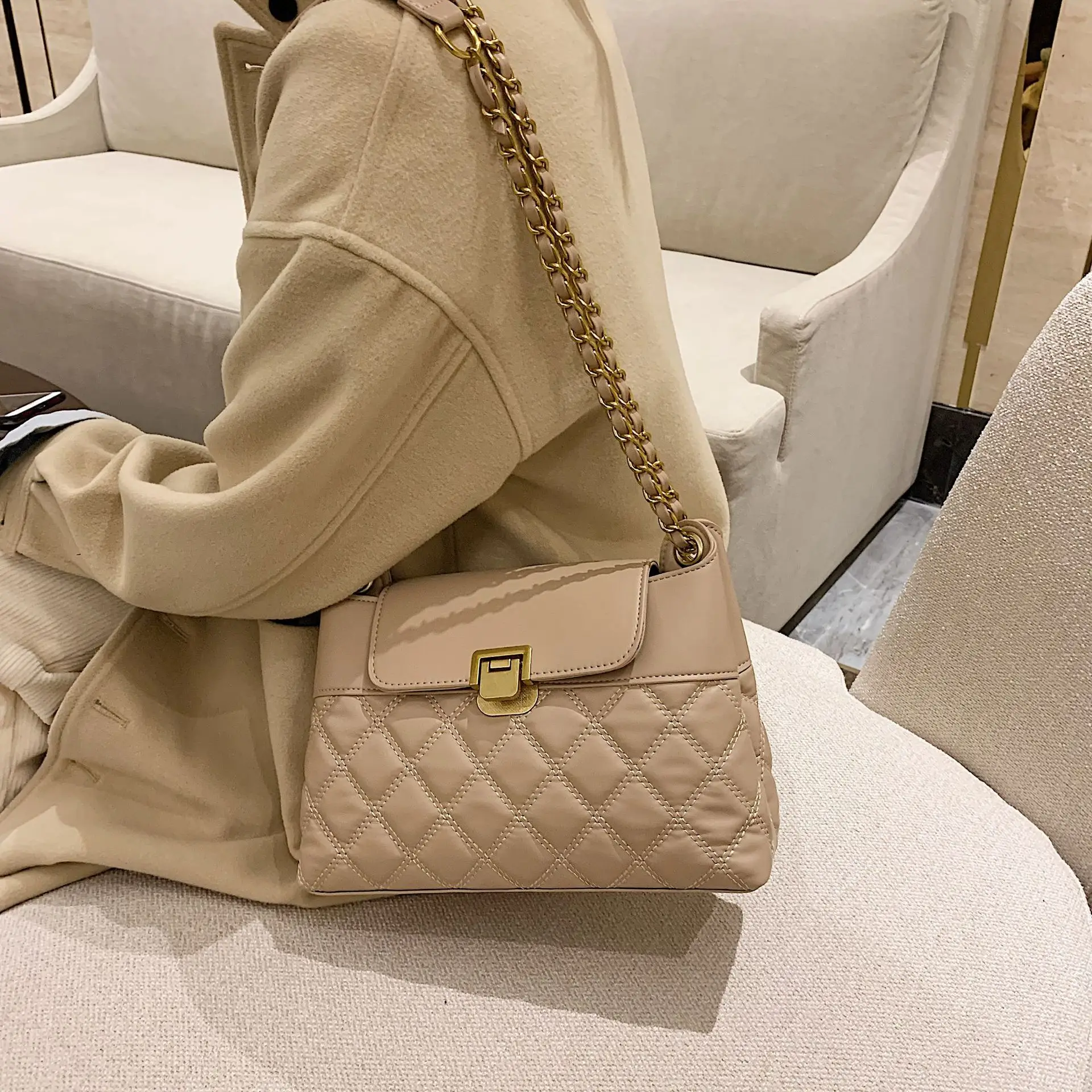 Women's Quilted Crossbody Bag Beige Diamond Embroidery