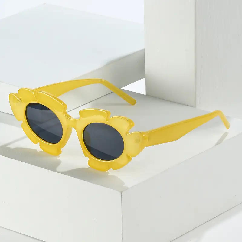Green Cat-Eye Sunglasses for Women - Image 9
