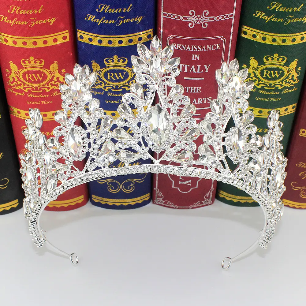 European Princess Crown with Green Rhinestones - Image 8