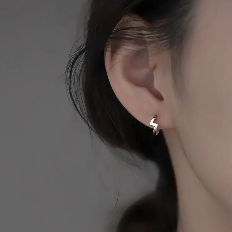 Cold Wind Z-Word Earrings for Women Summer 2022 - Image 3