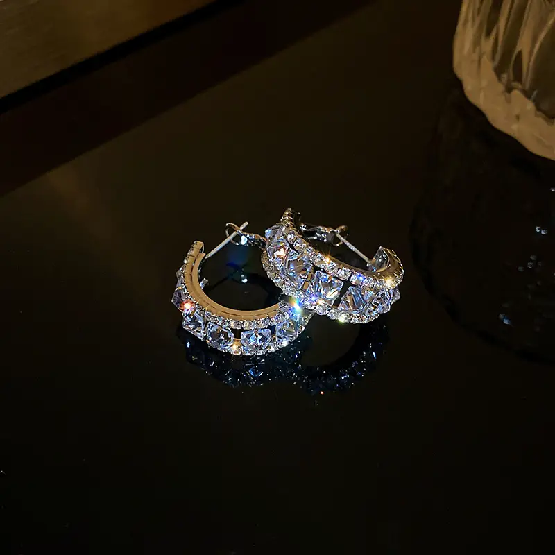 Silver C-Neadled Diamond Zircon Earrings Light Luxury — feature 7