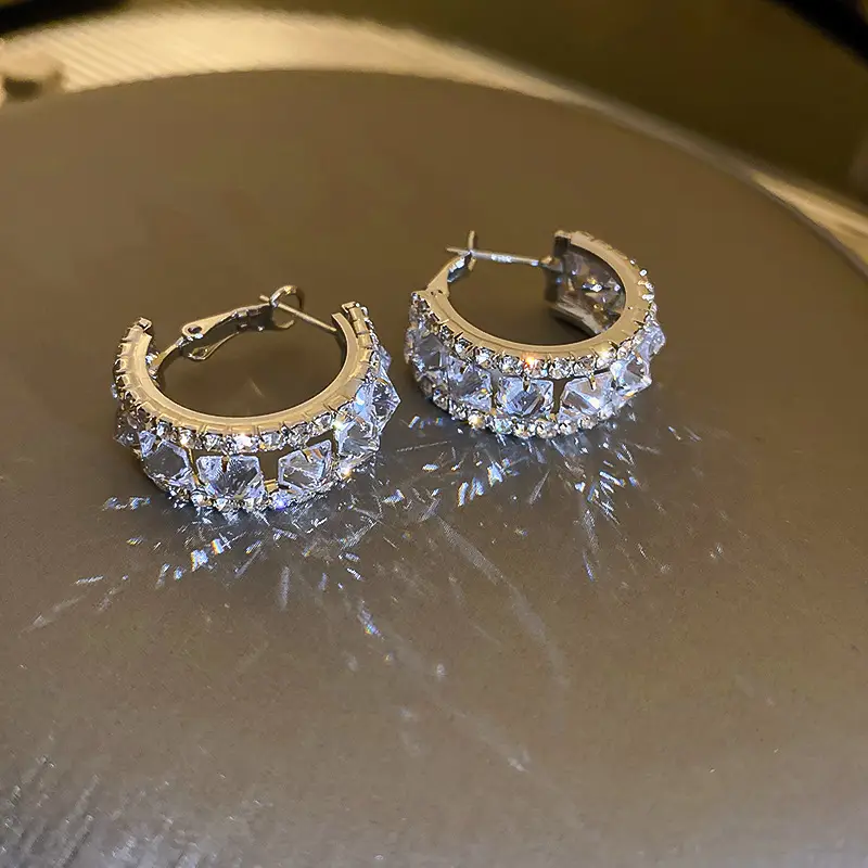 Silver C-Neadled Diamond Zircon Earrings Light Luxury — feature 9