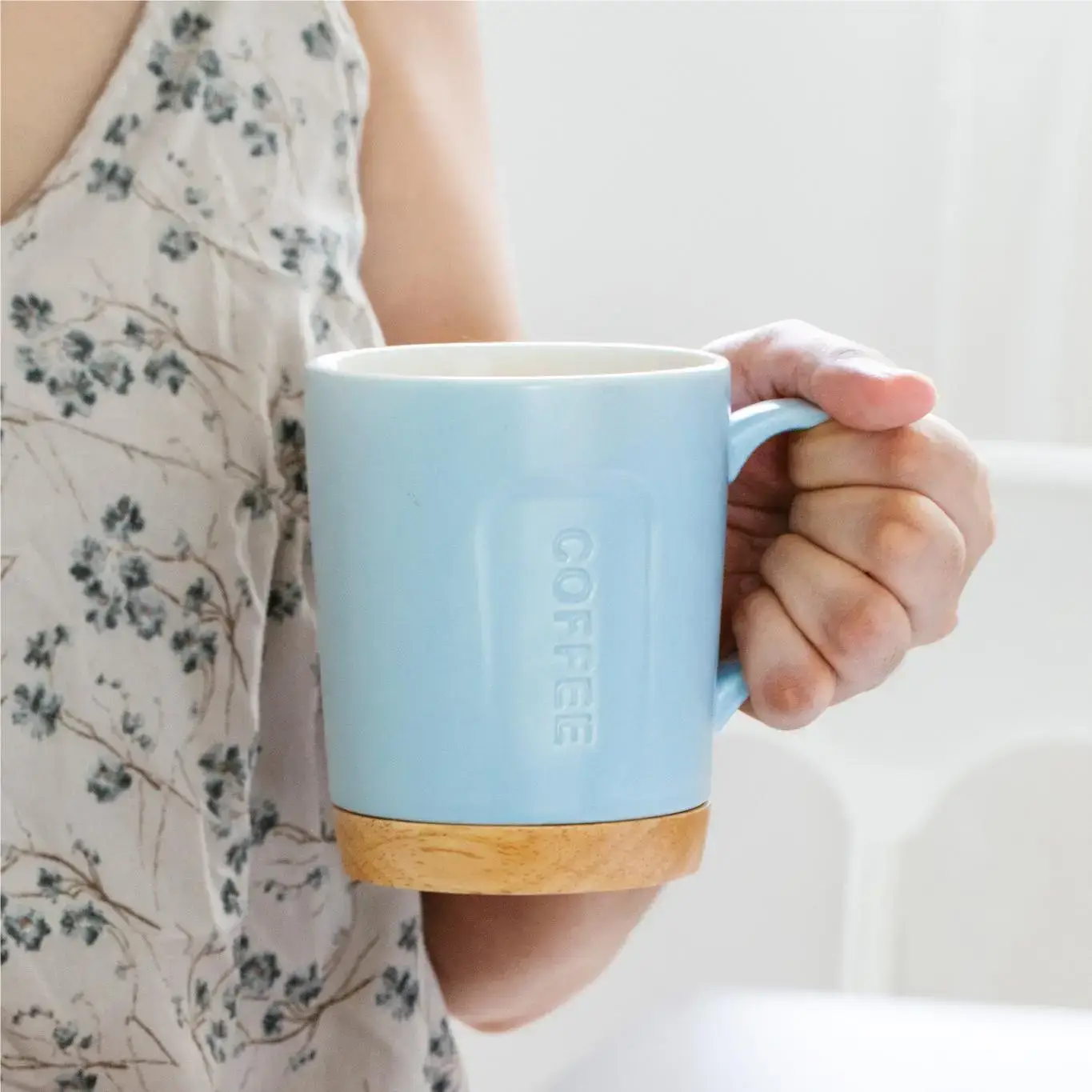 Modern Ceramic Coffee Cup with Wooden Base — feature 12