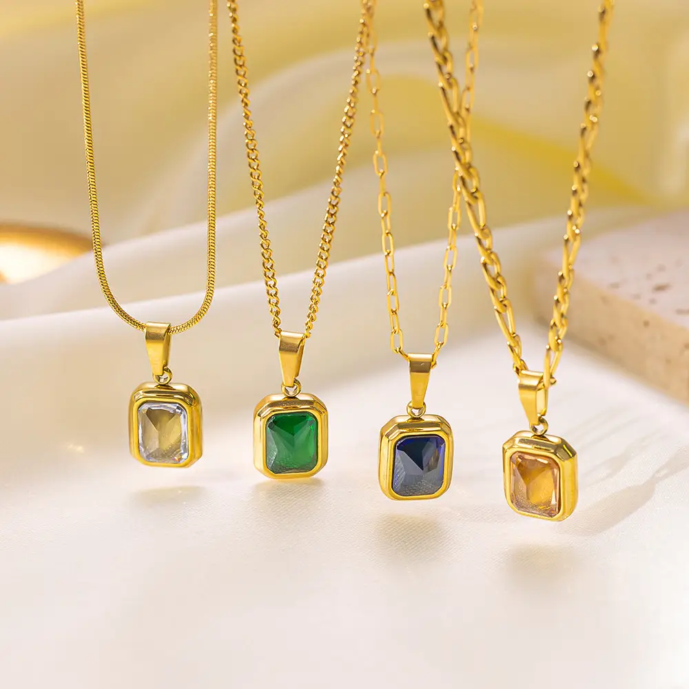 18K Gold Emerald Pendant Necklace for Women — feature 1