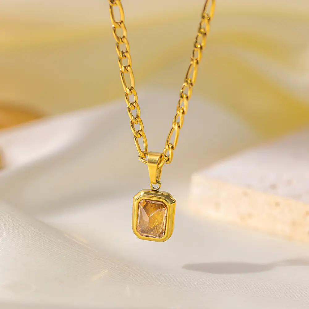 18K Gold Emerald Pendant Necklace for Women — feature 3