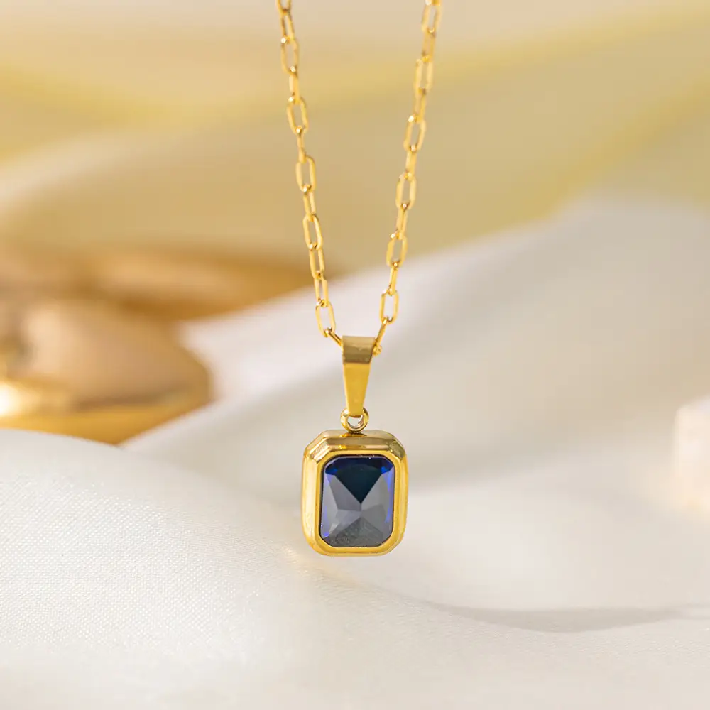 18K Gold Emerald Pendant Necklace for Women — feature 4