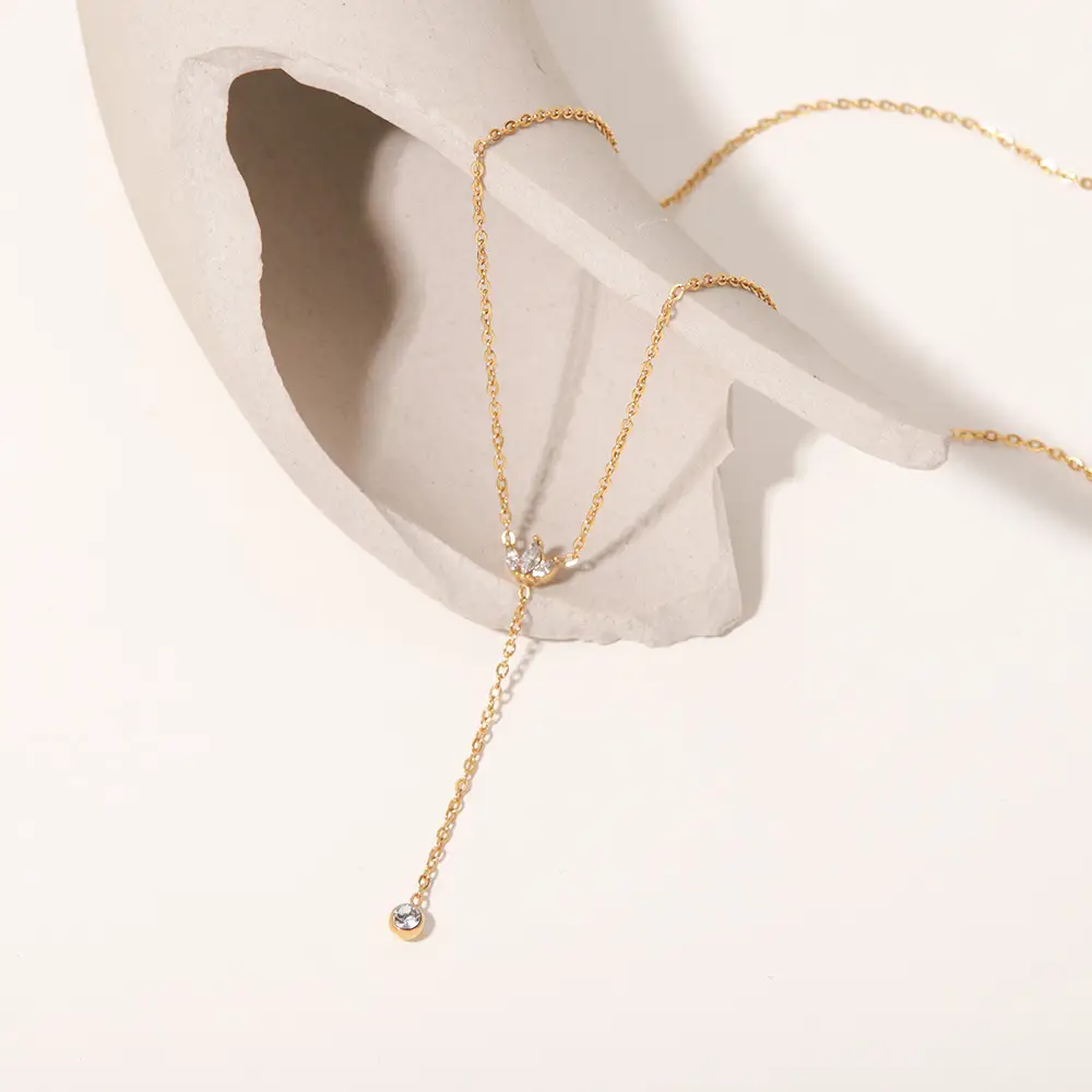 18K Gold Stainless Steel Pendant Crown Set White Zircon Necklace - Image 3