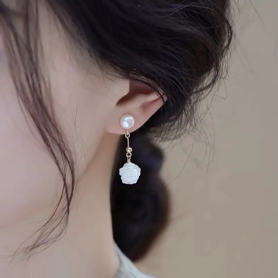 White Butterfly Shell Pearl Earrings for Women Elegant Commuter Set - Image 2