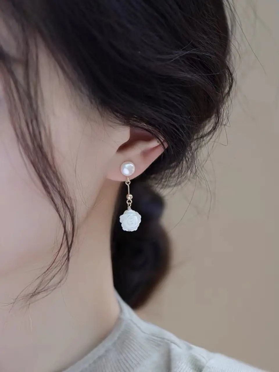 White Butterfly Shell Pearl Earrings for Women Elegant Commuter Set — feature 2