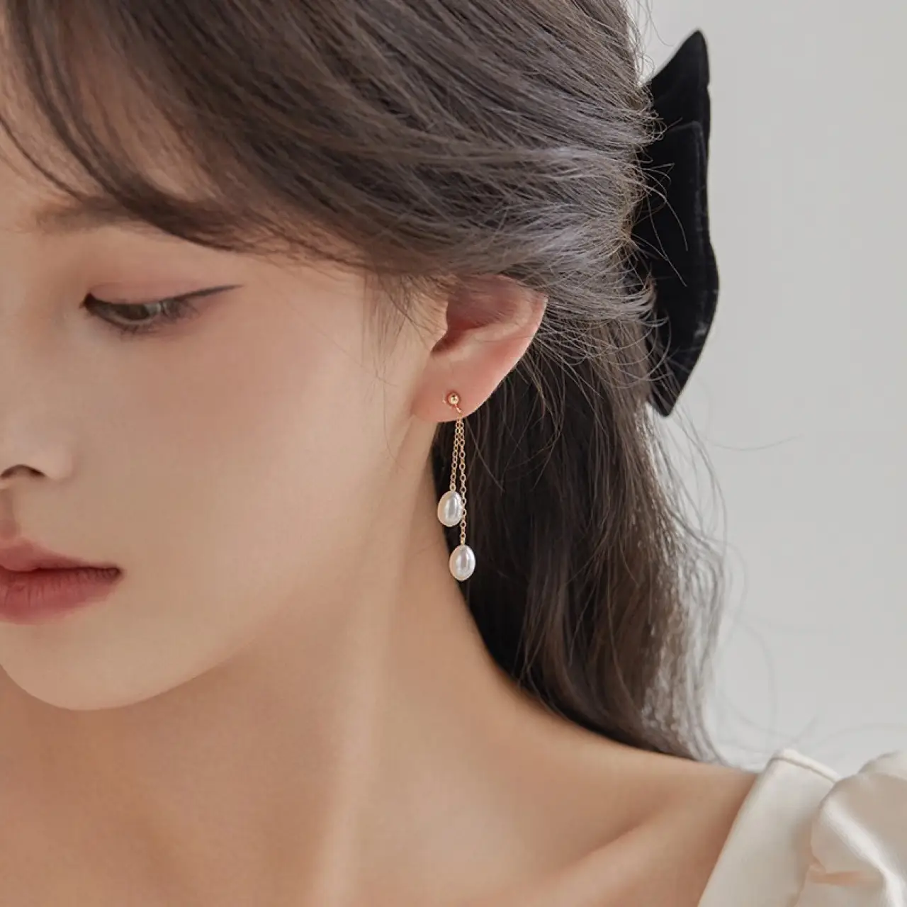 Natural Pearl Earrings Strong Light Mid Length Elegant — feature 7