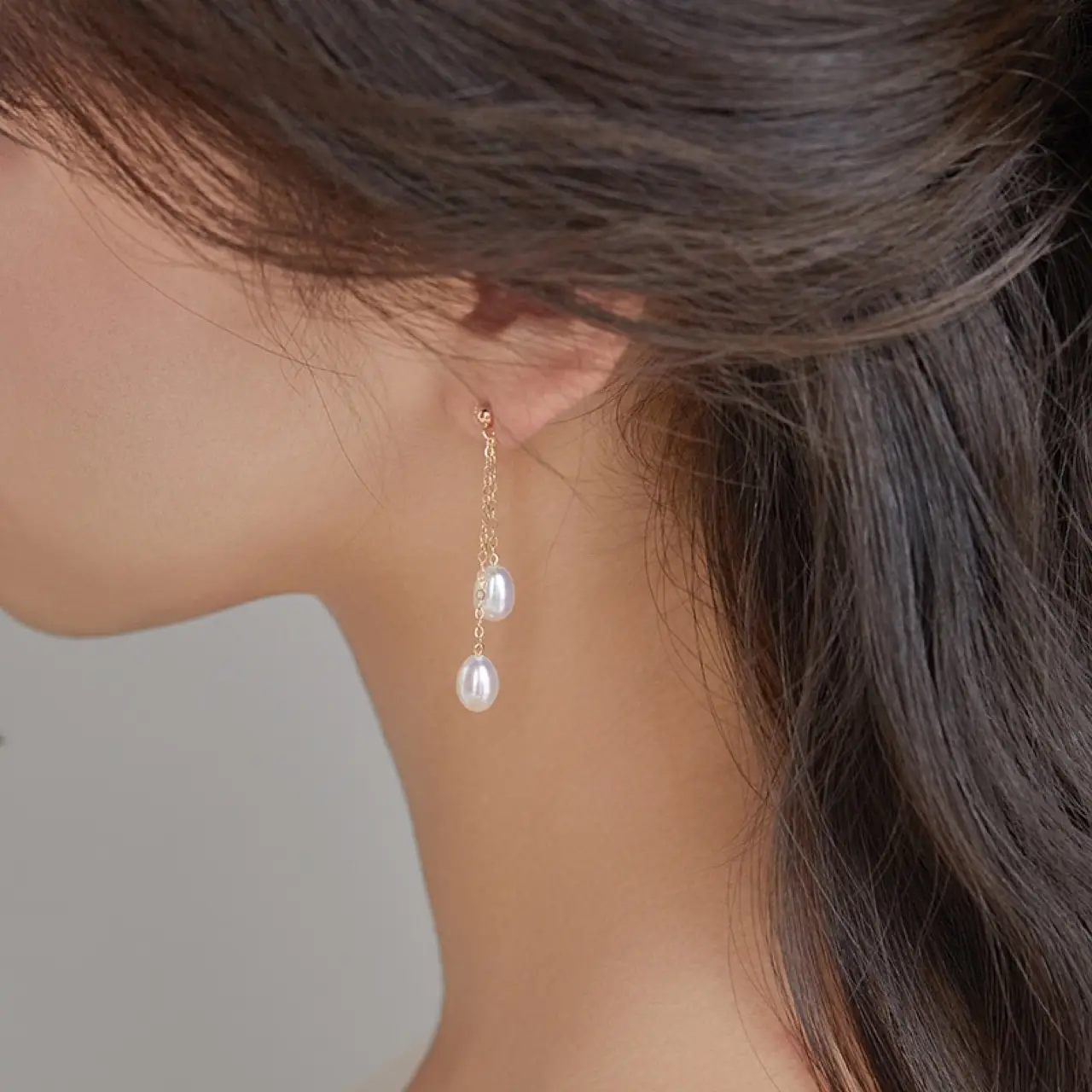 Natural Pearl Earrings Strong Light Mid Length Elegant — feature 9
