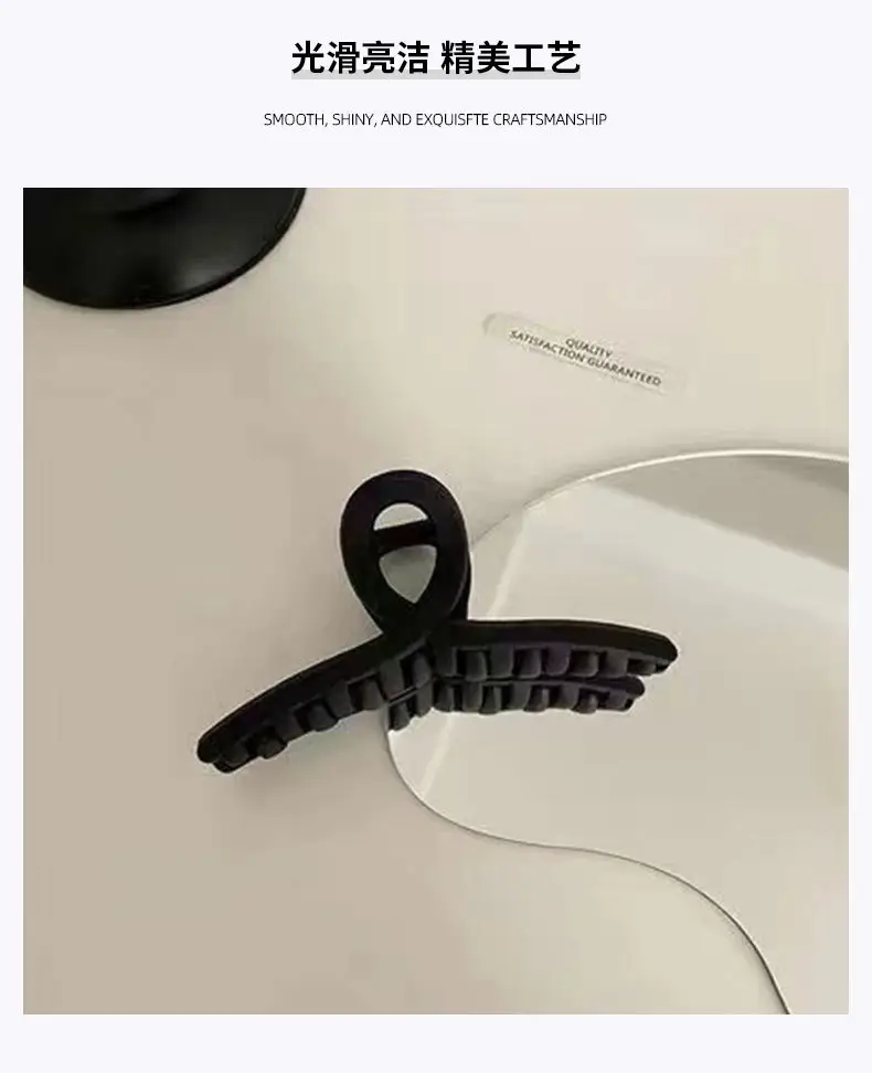 Matte Black Hairpin Clip for Girls with Retro Design — feature 3