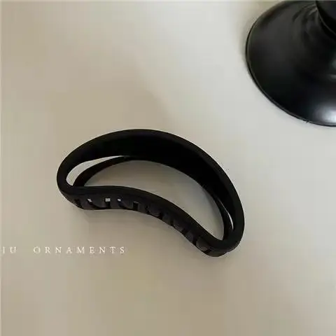 Matte Black Hairpin Clip for Girls with Retro Design - Image 12