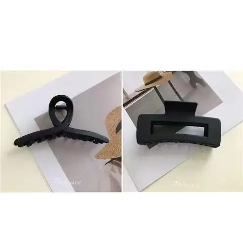 Matte Black Hairpin Clip for Girls with Retro Design - Image 3