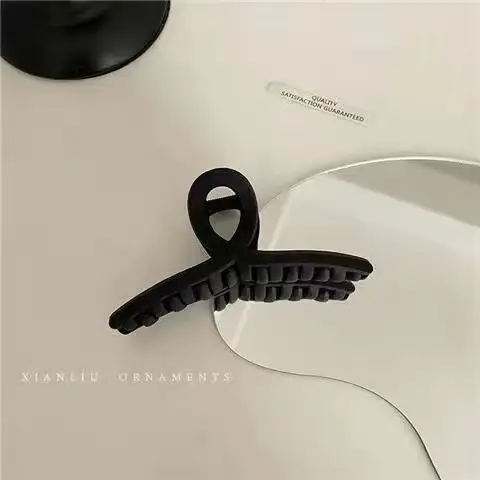 Matte Black Hairpin Clip for Girls with Retro Design - Image 9