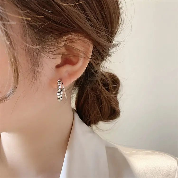Korea Metal Broken Silver Earrings 2022 — feature 8