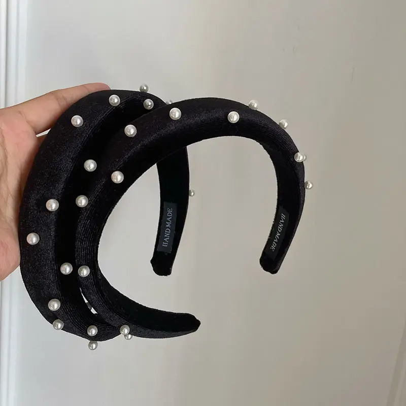 Black Pearl-Strapped Velvet Headband for Women - Image 3