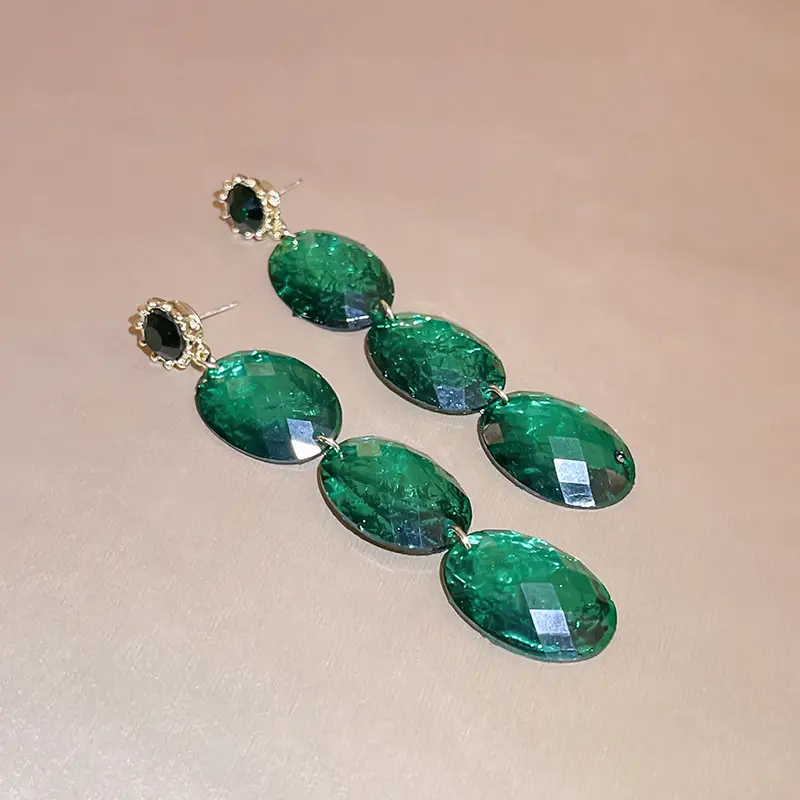 Vintage Emerald Acrylic Diamond Earrings for Women - Image 4