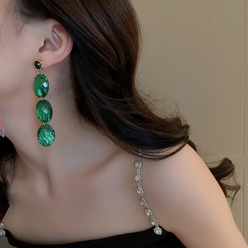 Vintage Emerald Acrylic Diamond Earrings for Women — feature 2