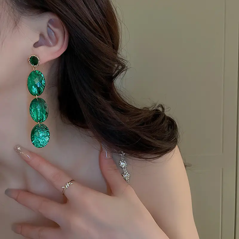 Vintage Emerald Acrylic Diamond Earrings for Women — feature 6
