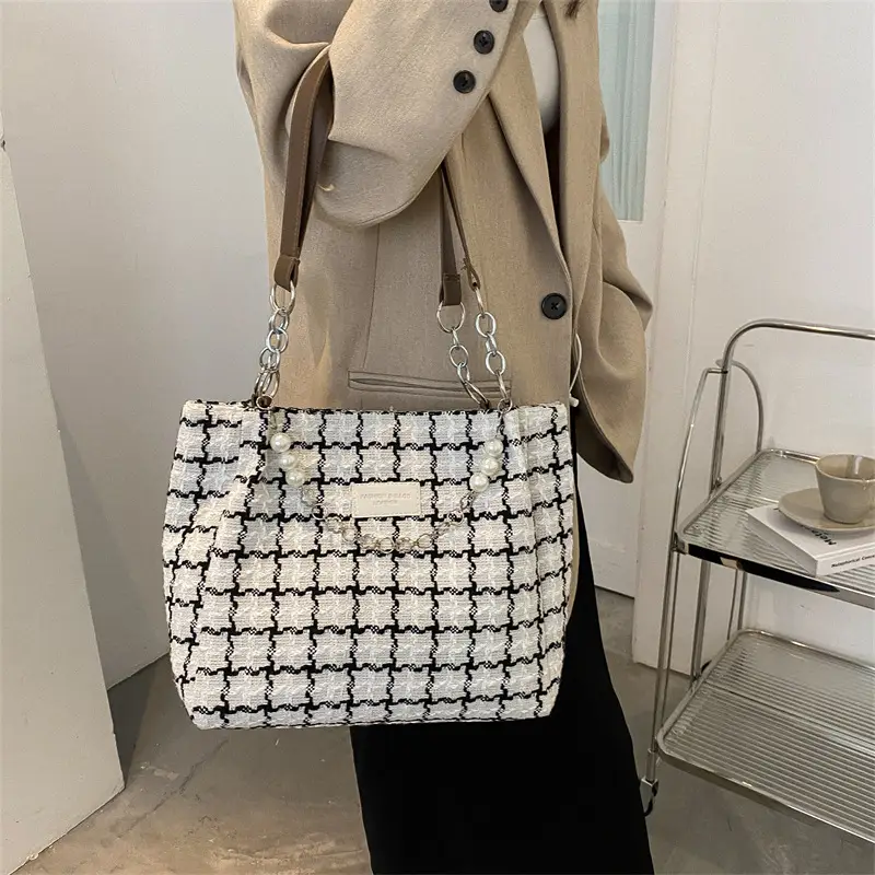 2025 New Simple Plaid Handbag Chain Decor Large Capacity European Women's Shoulder Tote - Image 5