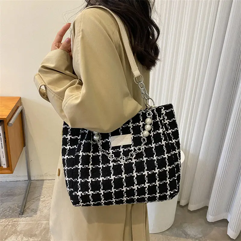 2025 New Simple Plaid Handbag Chain Decor Large Capacity European Women's Shoulder Tote - Image 6