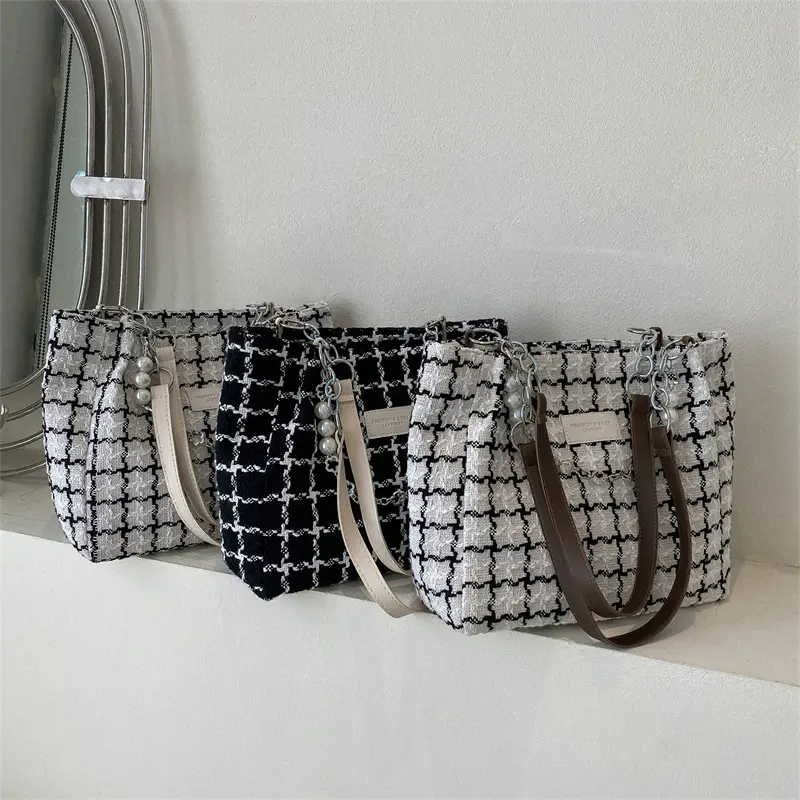 2025 New Simple Plaid Handbag Chain Decor Large Capacity European Women's Shoulder Tote - Image 7