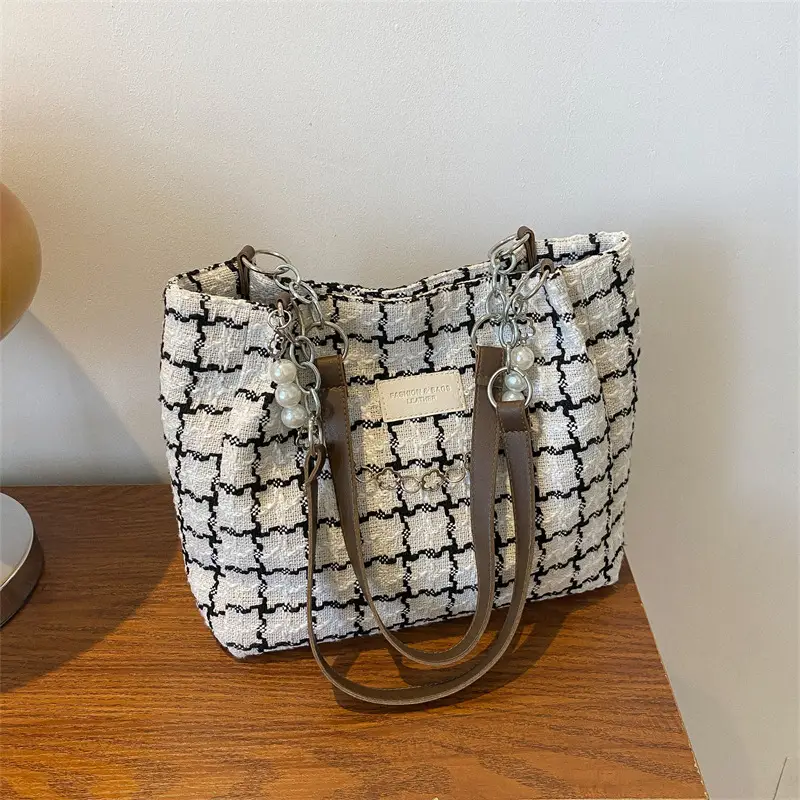 2025 New Simple Plaid Handbag Chain Decor Large Capacity European Women's Shoulder Tote - Image 3