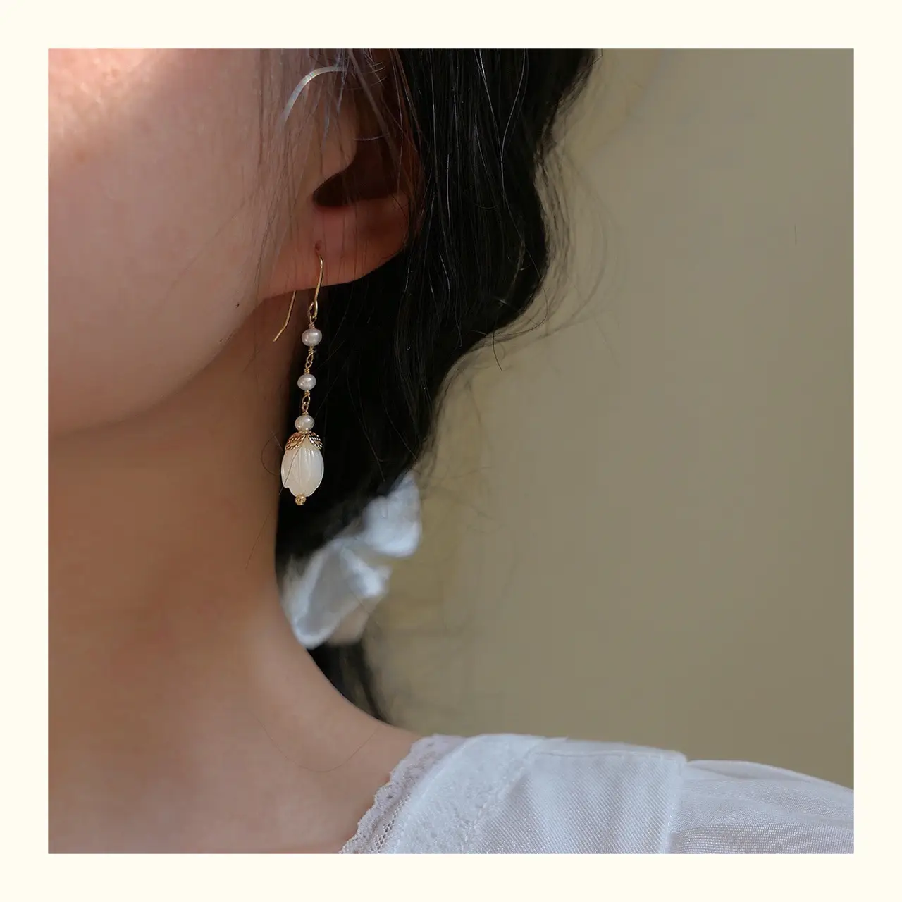 Tulip Pearl Earrings 14K Gold White Butterfly Shell — feature 10