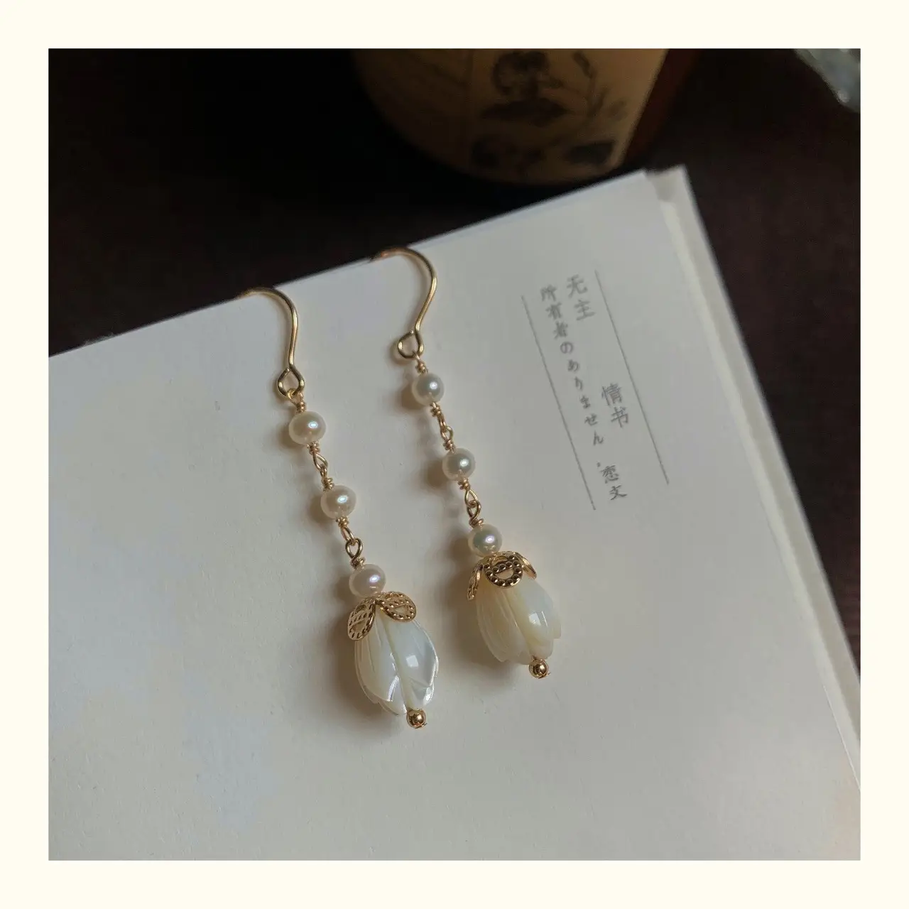 Tulip Pearl Earrings 14K Gold White Butterfly Shell — feature 7