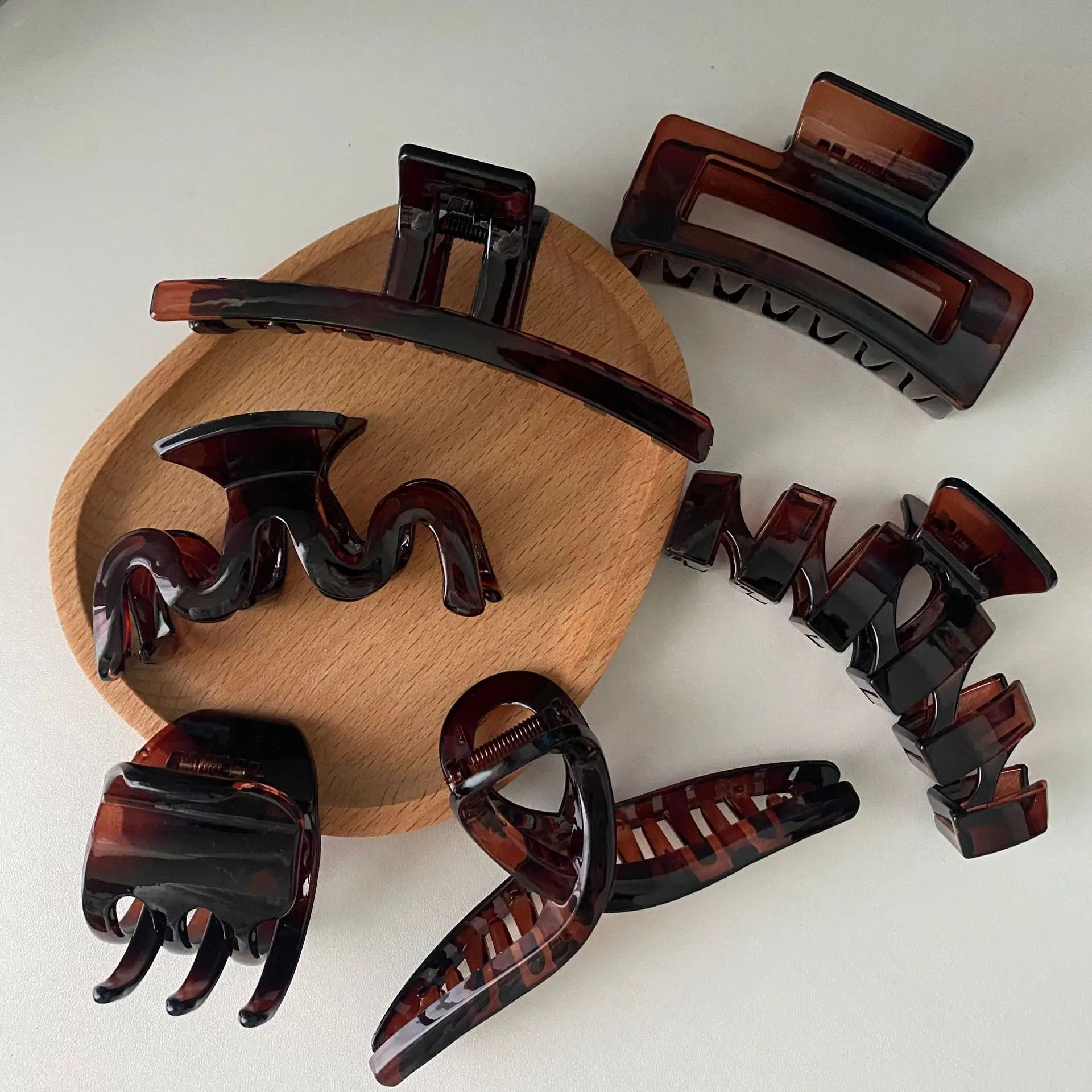 Elegant Brown Tortoise Shell Hair Clip for Women - Image 7