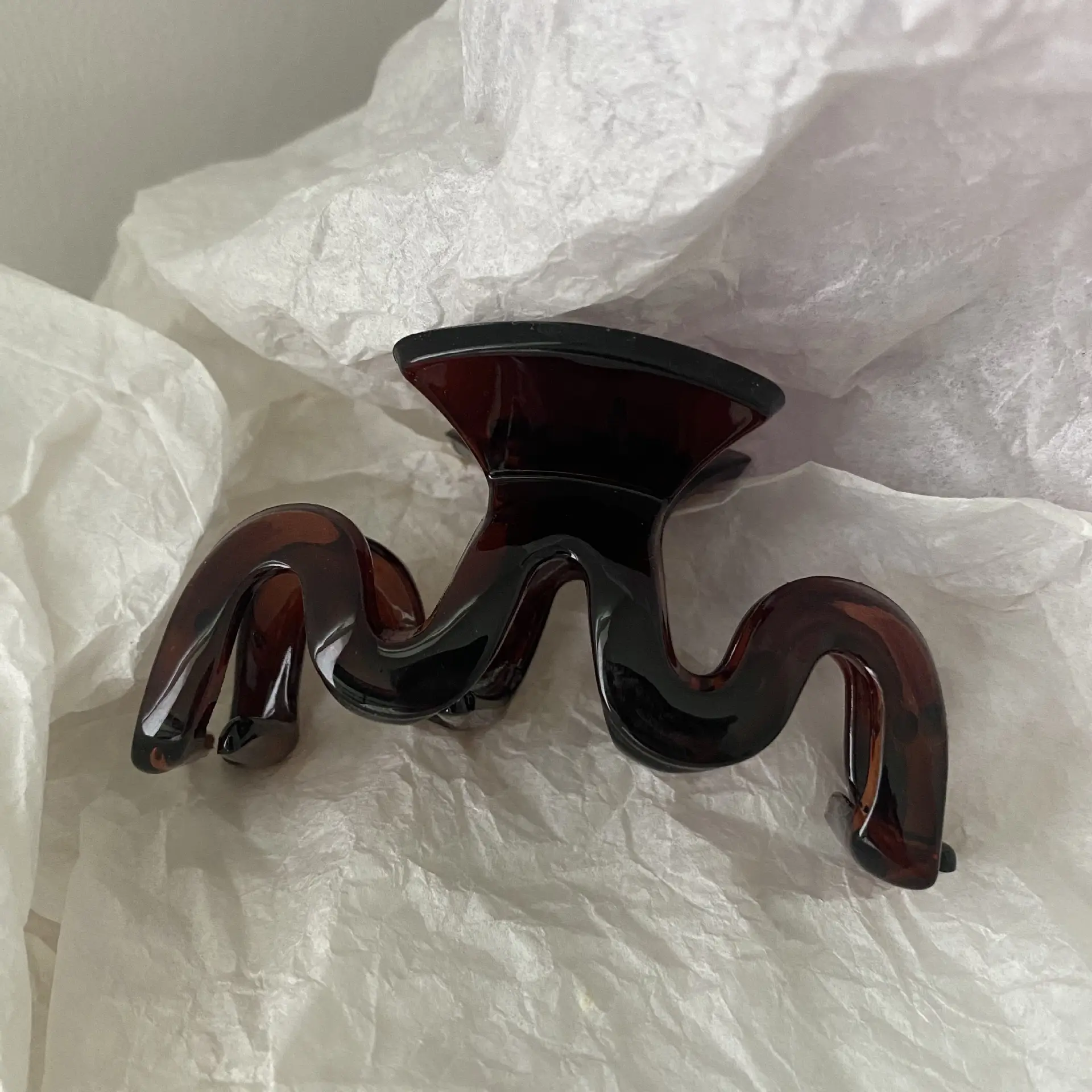 Elegant Brown Tortoise Shell Hair Clip for Women - Image 2