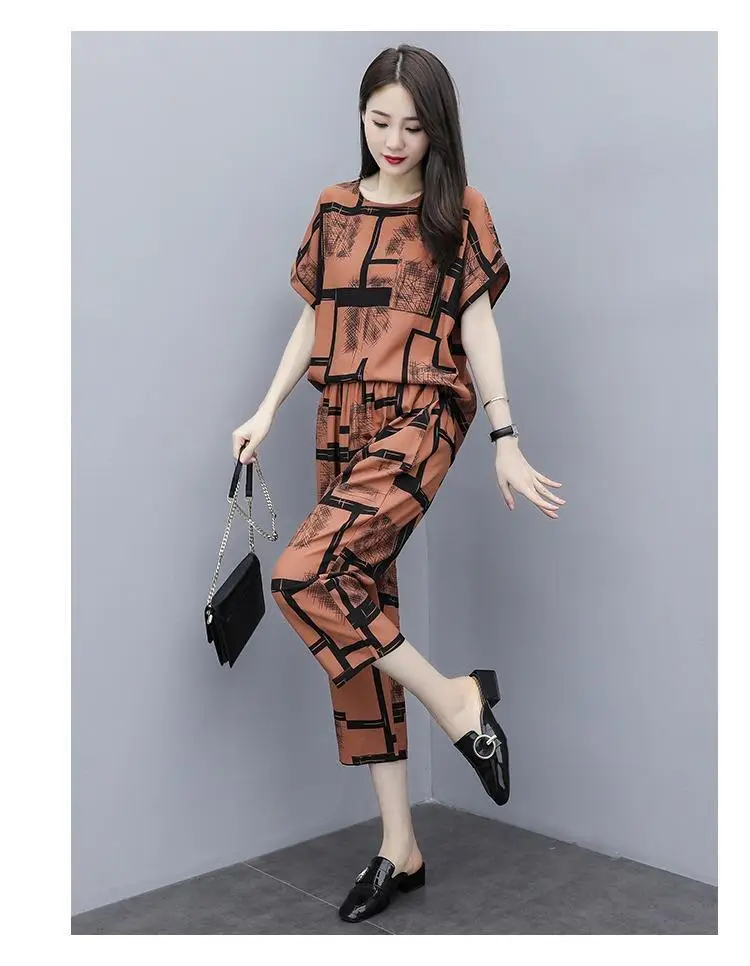 Women's Chubby Fit Loose Capri Suit Brown Geometric Print — feature 13