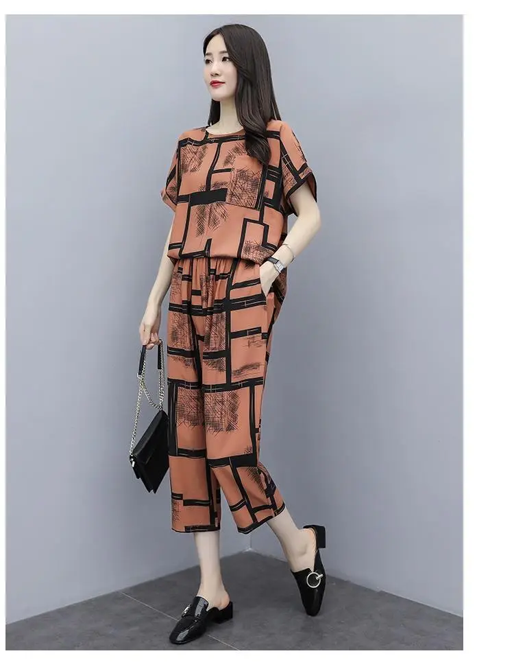 Women's Chubby Fit Loose Capri Suit Brown Geometric Print — feature 15