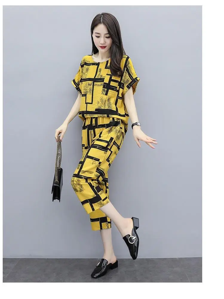 Women's Chubby Fit Loose Capri Suit Brown Geometric Print — feature 6