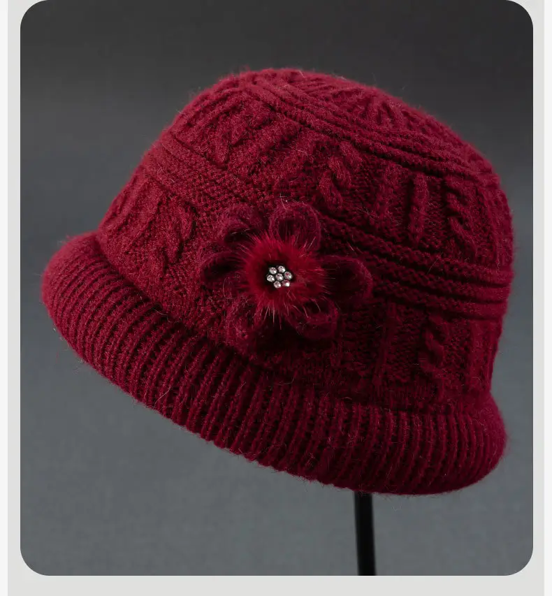 Fleece Lined Women's Winter Hat & Scarf Set — feature 10