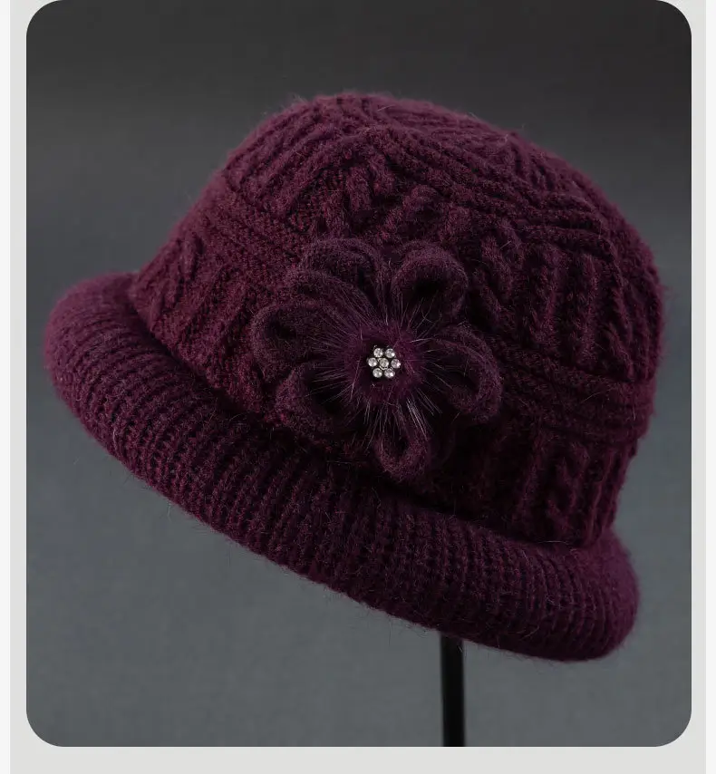 Fleece Lined Women's Winter Hat & Scarf Set — feature 11