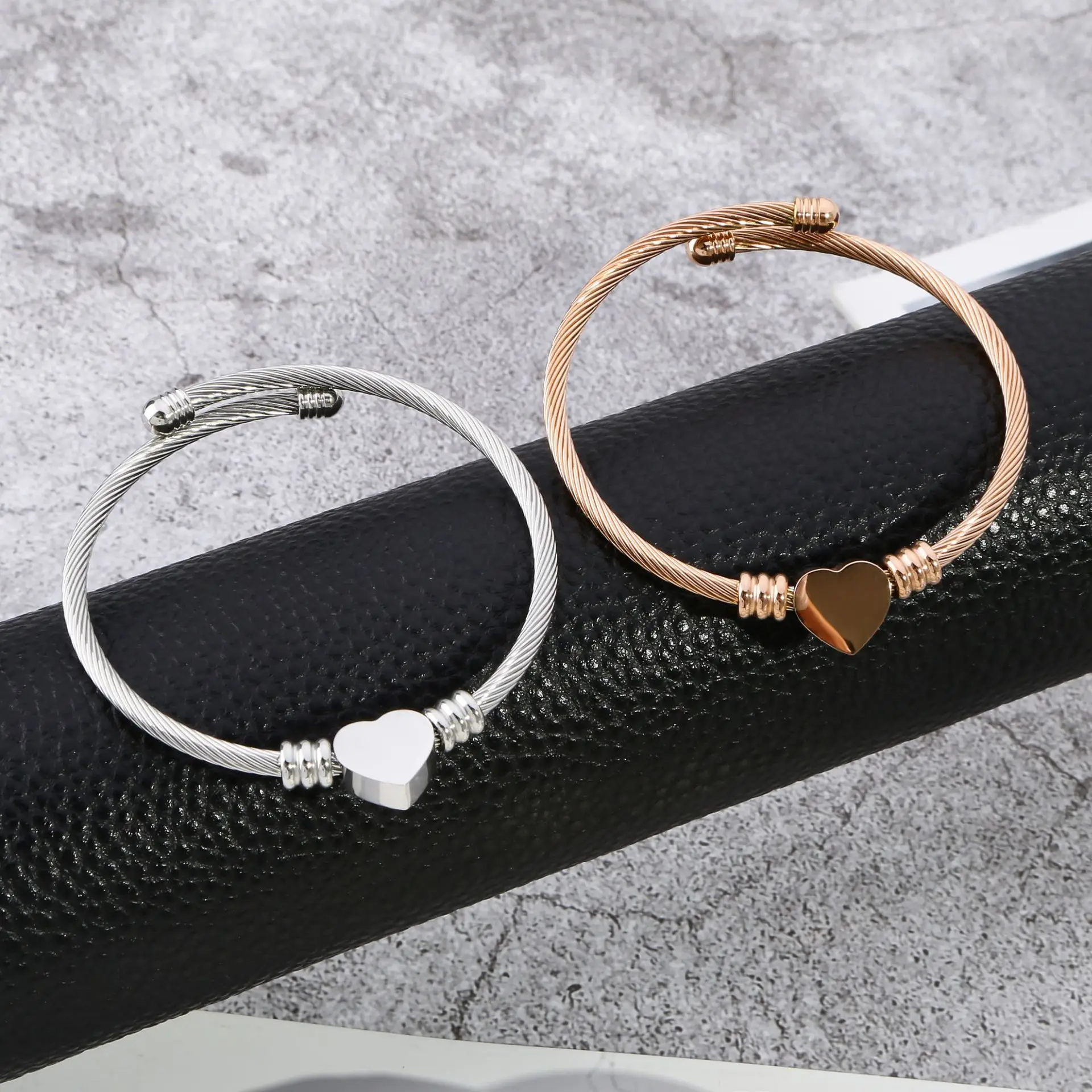 Peach Heart Wire Braided Bracelet 56mm — feature 10