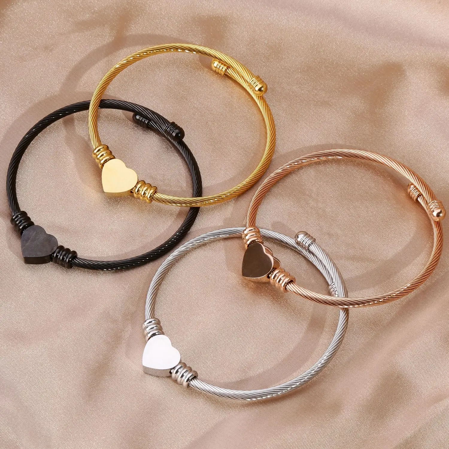 Peach Heart Wire Braided Bracelet 56mm — feature 6