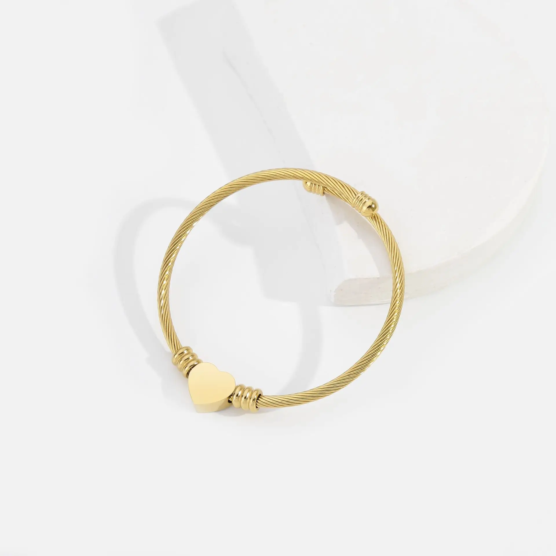 Peach Heart Wire Braided Bracelet 56mm — feature 8