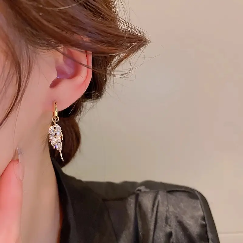 2022 New Zircon Leaf Ear Buckle Korean Design